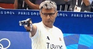 Turkey Olympic shooter is the hottest meme on social media right now for his effortless swag, অলিম্পিয়ান তুরস্কের শ্যুটার ইউসুফ ডিকেচকে নিয়ে সোশাল মিডিয়ায় ভাইরাল