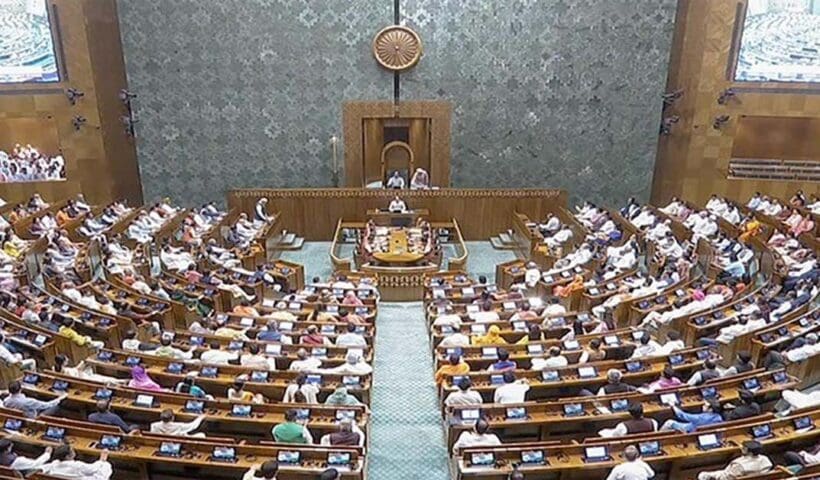 Opposition vs Government On Waqf Bill, 'সংবিধানের উপর আঘাত', সংসদে হইচই! ওয়াকফ সংশোধনি বিল নিয়ে কেন এত আপত্তি বিরোধীদের?