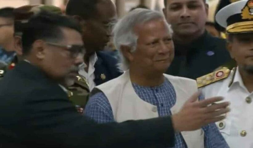 Muhammad Yunus arrived bangladesh and send messeges