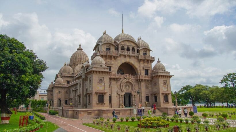 Free underground car parking facility in Belur Math, এবার ভূতল পার্কিং বা আন্ডার গ্রাউন্ড কার পার্কিং ব‌্যবস্থা চালু করল বেলুড় মঠ।