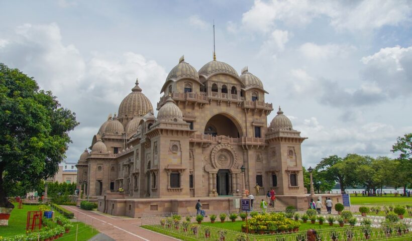 Free underground car parking facility in Belur Math, এবার ভূতল পার্কিং বা আন্ডার গ্রাউন্ড কার পার্কিং ব‌্যবস্থা চালু করল বেলুড় মঠ।