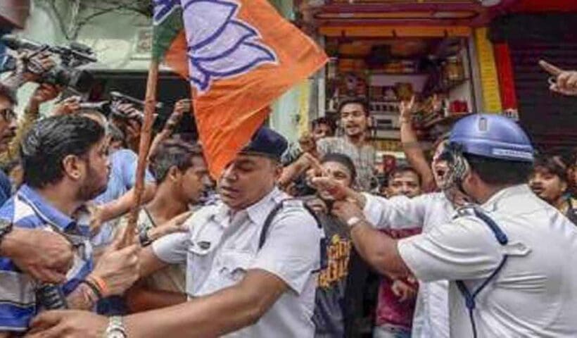 Clast between Bjp and Kolkata police over Dharna mancha at dorina crossing on thursday