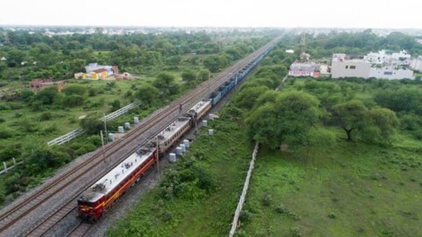 The longest train of Indian Railways is called Super Vasuki with 6 engines and 296 coaches,৬ ইঞ্জিন-২৯৬ কোচ, দৈর্ঘ্য সাড়ে প্রায় ৩ কিমি! জানেন ভারতীয় রেলের এই ট্রেনের নাম?