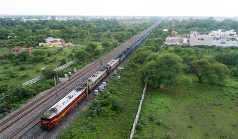 The longest train of Indian Railways is called Super Vasuki with 6 engines and 296 coaches,৬ ইঞ্জিন-২৯৬ কোচ, দৈর্ঘ্য সাড়ে প্রায় ৩ কিমি! জানেন ভারতীয় রেলের এই ট্রেনের নাম?