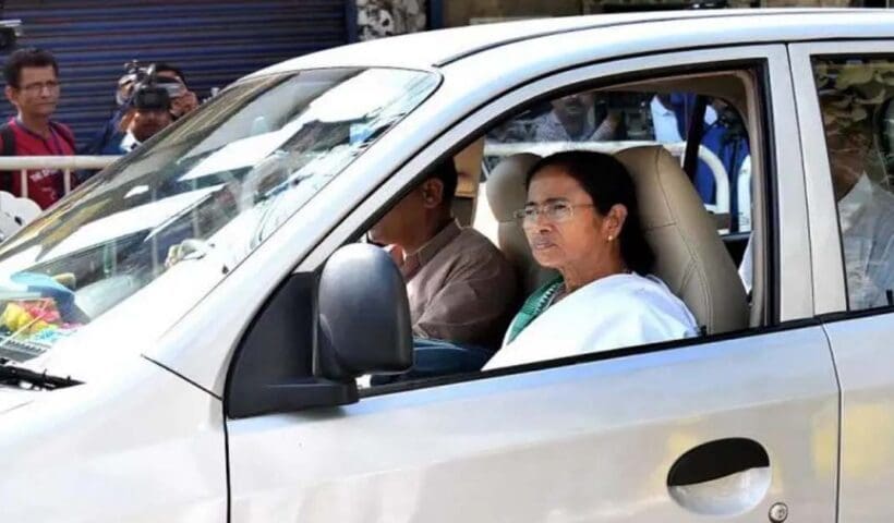 cm mamata banerjee visits rg kar medical colleges dead doctors house update, আরজি করের নিহত ডাক্তারের বাড়িতে মমতা