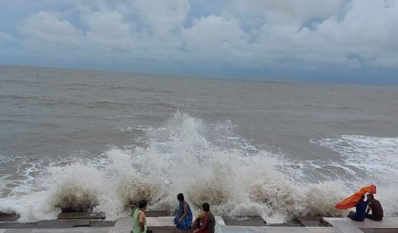 administration is warning tourists not to go into the Digha sea during monsoon, বর্ষায় দীঘার সমুদ্র আরও মোহময়ী, পর্যটকদের জন্য নয়া ঘোষণা প্রশাসনের