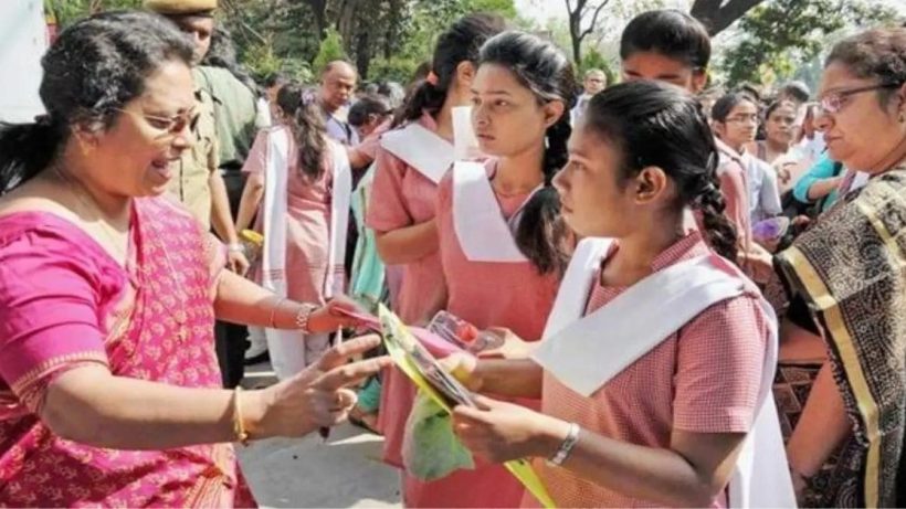 higher secondary education council has directed that school teachers should prepare the question papers of the two semesters of class eleven , একাদশ শ্রেণির দু'টো সেমিস্টারের প্রশ্নপত্র তৈরি করতে হবে স্কুলের শিক্ষকদেরই নির্দেশ উচ্চ মাধ্যমিক শিক্ষা সংসদের