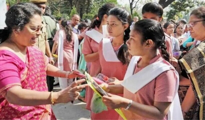 higher secondary education council has directed that school teachers should prepare the question papers of the two semesters of class eleven , একাদশ শ্রেণির দু'টো সেমিস্টারের প্রশ্নপত্র তৈরি করতে হবে স্কুলের শিক্ষকদেরই নির্দেশ উচ্চ মাধ্যমিক শিক্ষা সংসদের