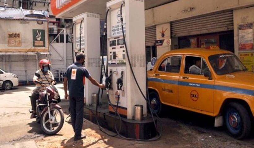 Oil Prices Drop on Friday, Check the Latest Rates in Kolkata