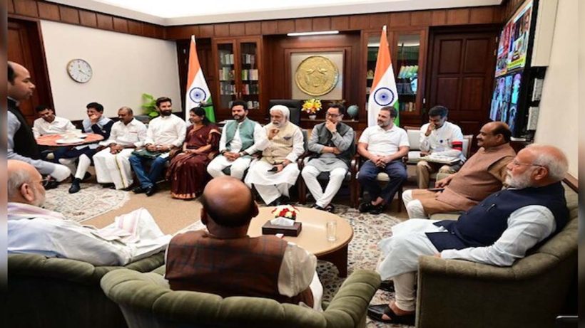 Tea Meeting Attended By PM Modi Rahul Gandhi, মোদী-রাহুল একসঙ্গে 'চায়ে পে চর্চা'! কীসের ইঙ্গিত?