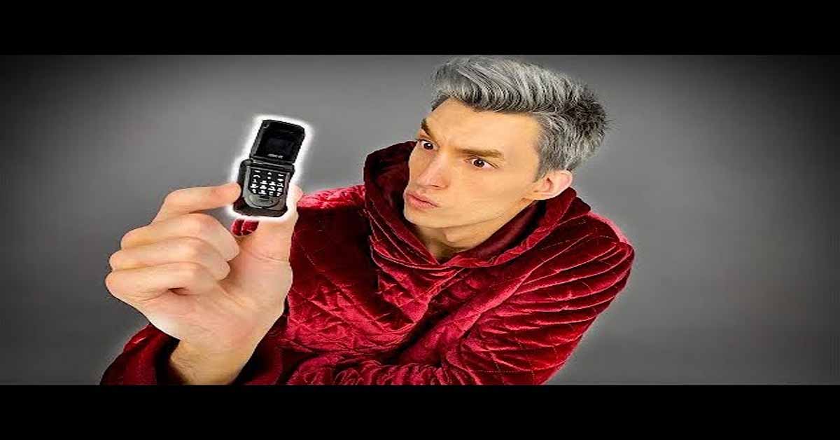 Smallest-Flip-Phone