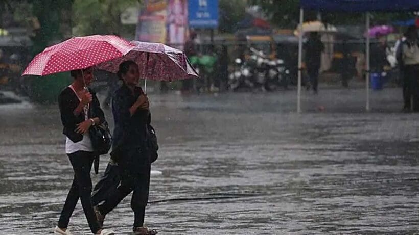 West Bengal Weather মঙ্গলবার ফের ভারী বৃষ্টির পূর্বাভাস বঙ্গে, কোন কোন জেলায় চলবে বৃষ্টি? জেনে নিন