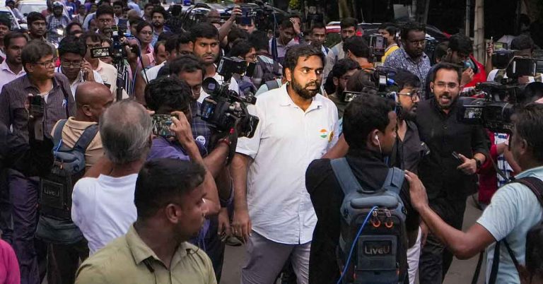 সাত নয় দশ! দাবি বেড়ে সুবিচারের আশায় আজ থেকে ফের কর্মবিরতিতে জুনিয়ার ডাক্তারেরা