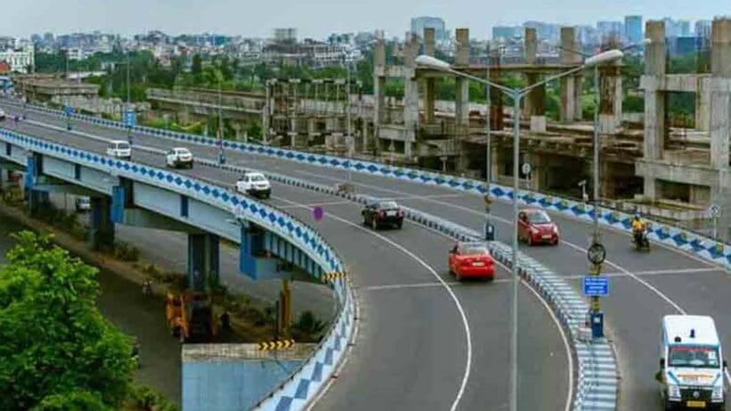 maa flyover গার্ডরেলে ধাক্কা খেয়ে নিচে পড়ল বাইক আরোহী, ফের দুর্ঘটনা মা উড়ালপুলে