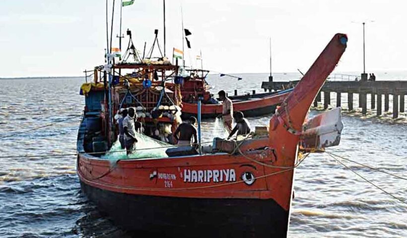 Sundarban fishermen mishap at bay of bengal due to bad weather