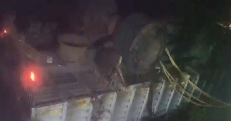 রাজ্যে ভয়ানক দুর্ঘটনা, খালে লরি পড়ে মৃত কমপক্ষে ৭