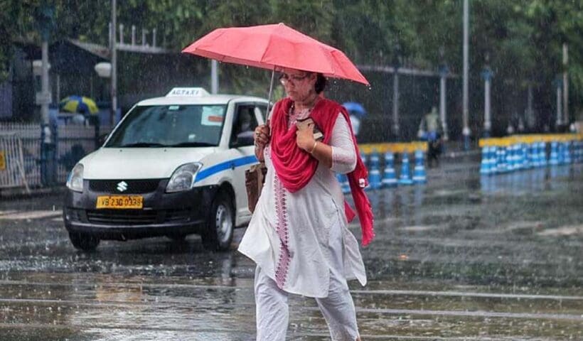 wb rains নতুন করে নিম্নচাপের চোখ রাঙানি, মাসের শুরুতেই ৮ জেলায় প্রবল বর্ষণের ভ্রূকুটি