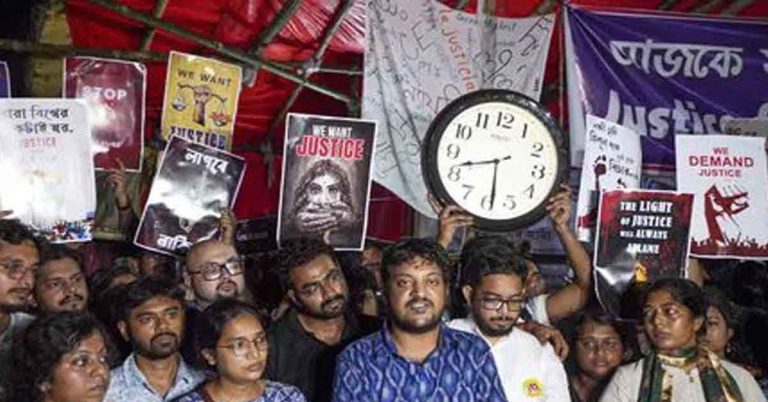 অনশনের ৪ দিনের মাথায় জুনিয়র ডাক্তারদের আলোচনায় ডাক সরকারের