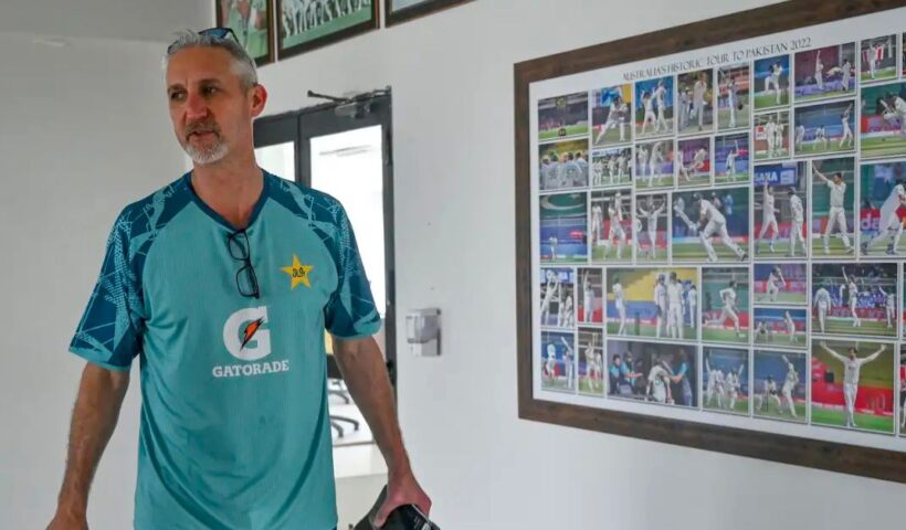 Jason Gillespie Spotted Collecting Water Bottles at Rawalpindi Stadium