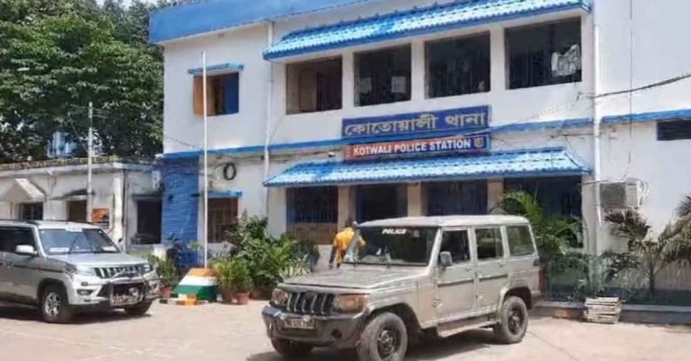 কৃষ্ণনগরে উদ্ধার তরুণীর অর্ধনগ্ন ও অর্ধদগ্ধ দেহ, অভিযোগ উঠল ধর্ষণ ও খুনের woman-bsf-accused-trying-kill-son-nadia-krishnanagar