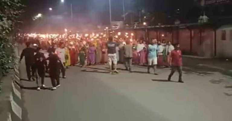 সেনাপ্রধানের বিরুদ্ধে তীব্র ক্ষোভ মণিপুরে, মশাল মিছিলে জনস্রোত