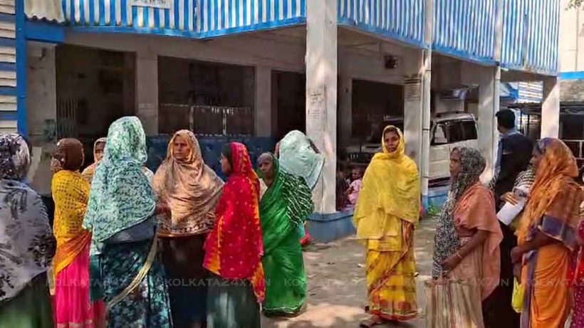 Murshidabad Residents Protest Alleged Corruption in Housing Scheme