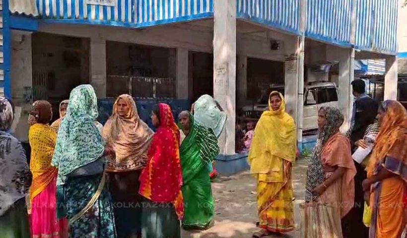 Murshidabad Residents Protest Alleged Corruption in Housing Scheme