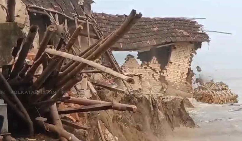 Murshidabad Villages Crumble as Ganges Erosion Intensifies, Hundreds Left Under Open Sky