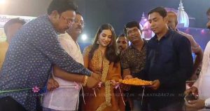 Tollywood actress Subhashree Ganguly added glamour to Jiaganj by inaugurating the Bagdahar Shyama Puja pandal. Her presence brought excitement to the festivities, drawing large crowds and highlighting the cultural significance of this popular annual celebration.