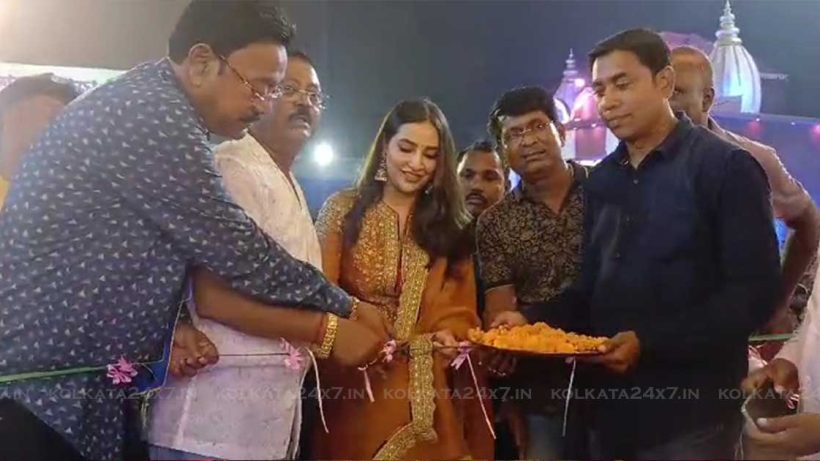 Tollywood actress Subhashree Ganguly added glamour to Jiaganj by inaugurating the Bagdahar Shyama Puja pandal. Her presence brought excitement to the festivities, drawing large crowds and highlighting the cultural significance of this popular annual celebration.