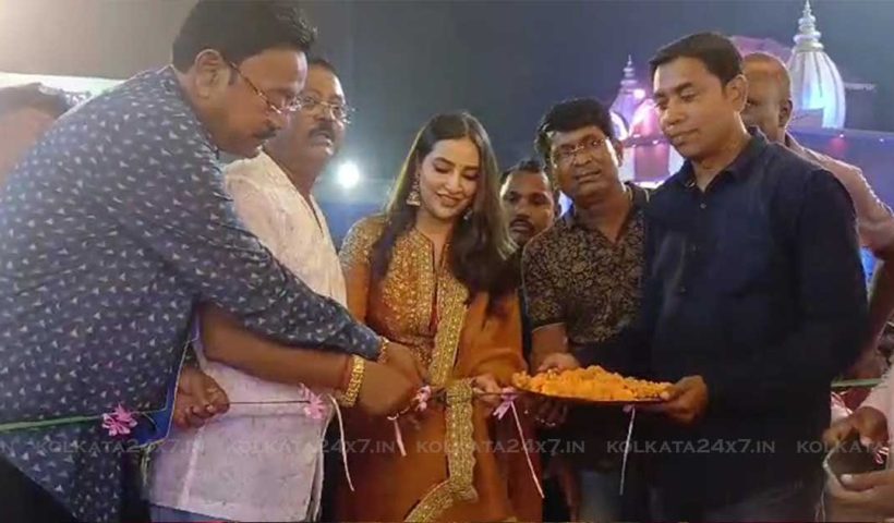 Tollywood actress Subhashree Ganguly added glamour to Jiaganj by inaugurating the Bagdahar Shyama Puja pandal. Her presence brought excitement to the festivities, drawing large crowds and highlighting the cultural significance of this popular annual celebration.