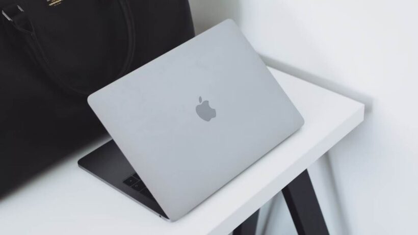 apple macbook air m1 অ্যাপলের দামি ম্যাকবুক অ্যামাজন সেলে খুবই সস্তা, দাম হয়ে গেল ৬০ হাজারেরও কম