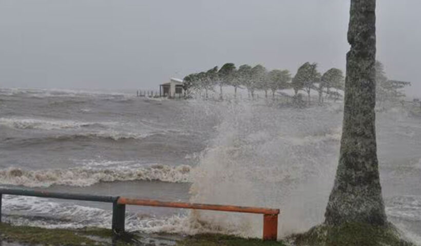 Cyclone Dana hits west bengal and Odissa high alart decleared costal areas