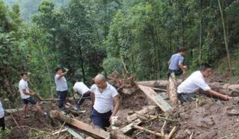 hhh প্রবল বৃষ্টির জেরে ধস দার্জিলিংয়ে, বন্ধ একাধিক রাস্তা, মৃত্যু এক বৃদ্ধের