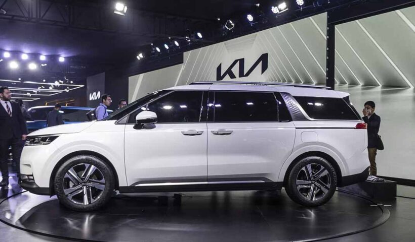 kia carnival launched in india