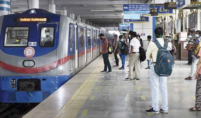 Signal blocked Dumdum to Dakhsineshwar metro service hault on friday