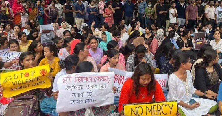 উৎসবে’র মেজাজে গণইস্তফা আরজি করের সিনিয়র ডাক্তারদের