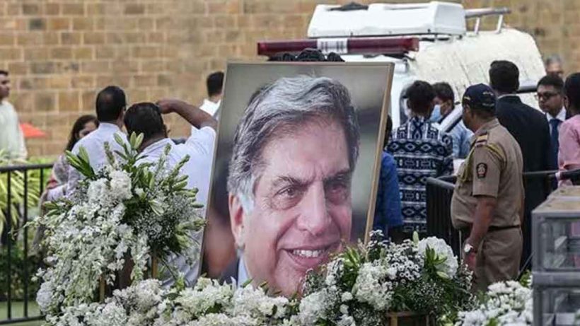 Ratan tata respect before cremation in mumbai on thursday