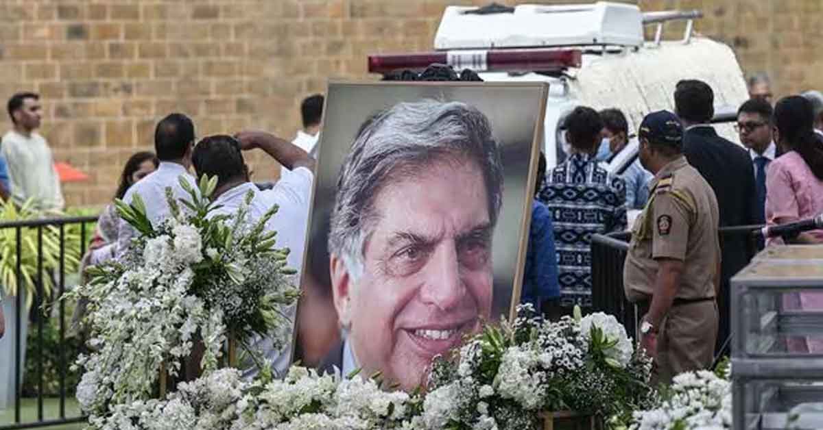 Ratan tata respect before cremation in mumbai on thursday