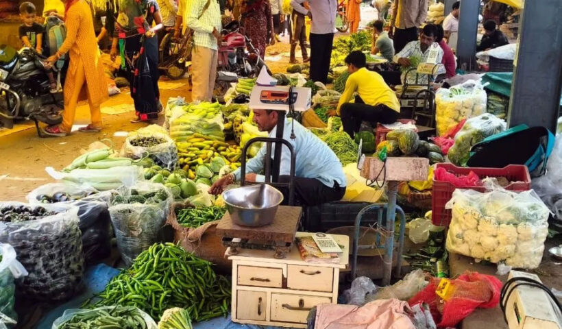 Vegetable Prices in Kolkata See Significant Fluctuations Amid Market Changes