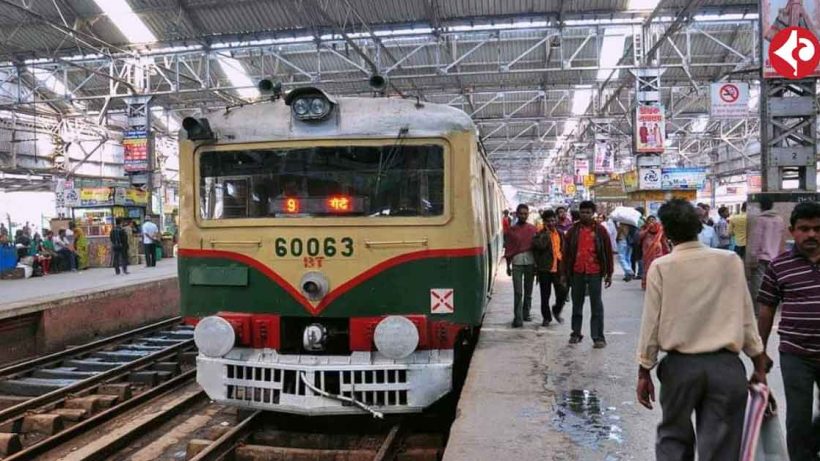 Train Disruption at Howrah Station, Passengers Face Inconvenience on Platforms