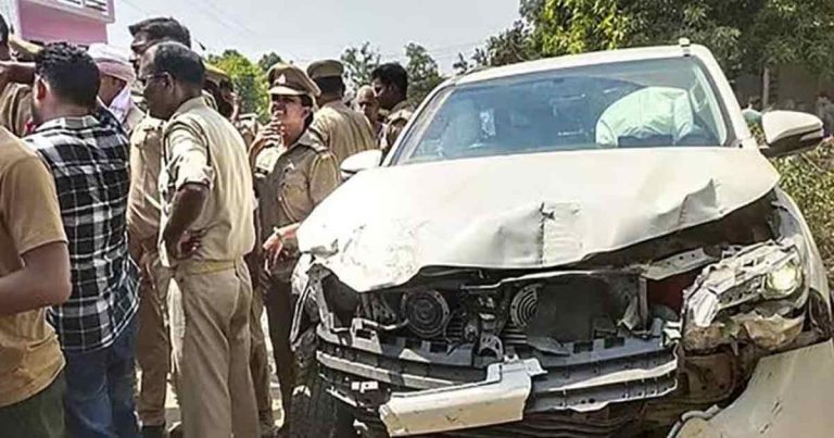 ওভারটেক করতে গিয়ে ডিভাইডারের ধাক্কা গাড়ির, মৃত্যু বিধানসভার বিশেষ সচিবের Legislative Assembly Secretary
