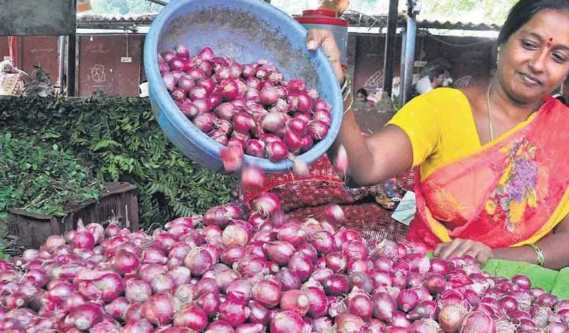 Onion and Garlic Prices Surge: Onion Hits ₹100 Per Kg, Garlic Reaches Record High