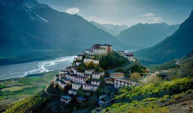 Spiti Valley অফিস-সংসার সামলে ক্লান্ত? হাওয়া বদলাতে ঘুরে আসুন এই মনোরম জায়গাগুলি থেকে