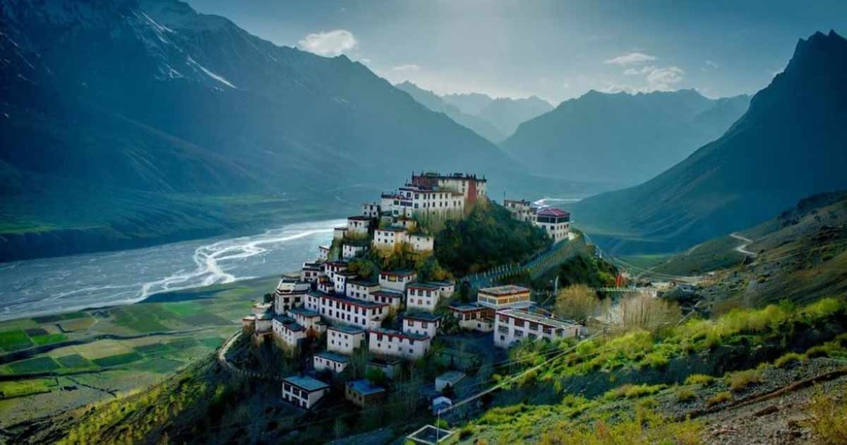 Spiti Valley অফিস-সংসার সামলে ক্লান্ত? হাওয়া বদলাতে ঘুরে আসুন এই মনোরম জায়গাগুলি থেকে