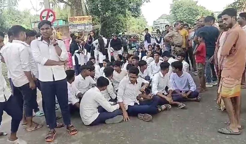 Students Block Road in Sagarpada