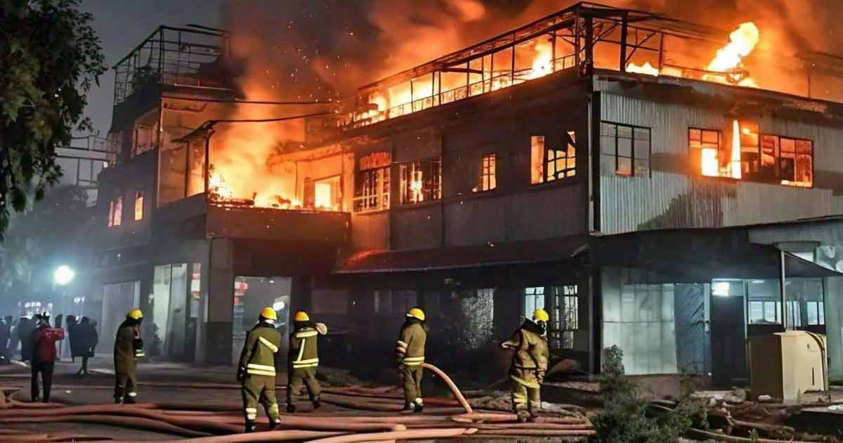 Massive Fire Erupts in Slum Near Ultadanga Rail Line; 5 Fire Tenders Deployed