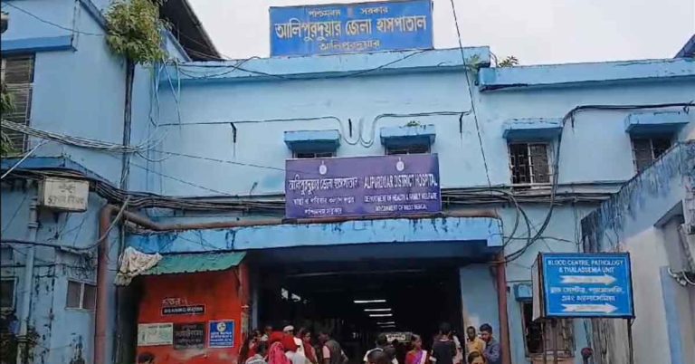 কালীপুজোর রাতে ঠাকুর দেখতে গিয়ে দুষ্কৃতীদের গুলিতে আহত যুবক, আতঙ্কে আলিপুরদুয়ারবাসী Alipurduar Residents