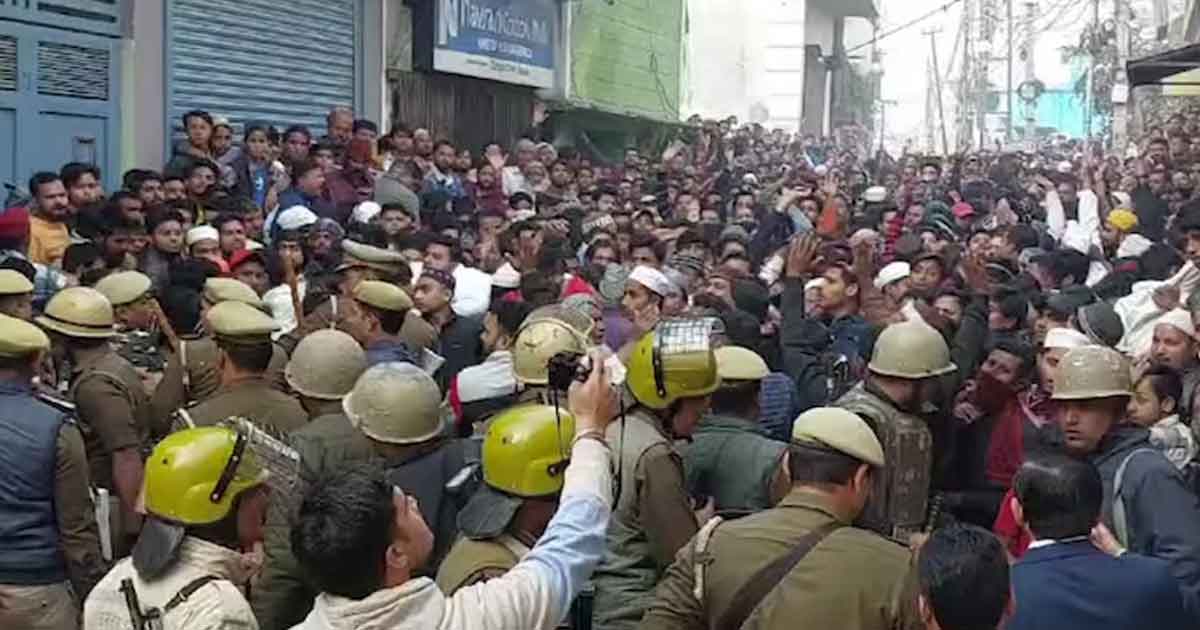 Clashes in sambhal in Uttar pradesh over mosque survey