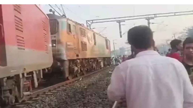 Howrah secundrabad train derailment